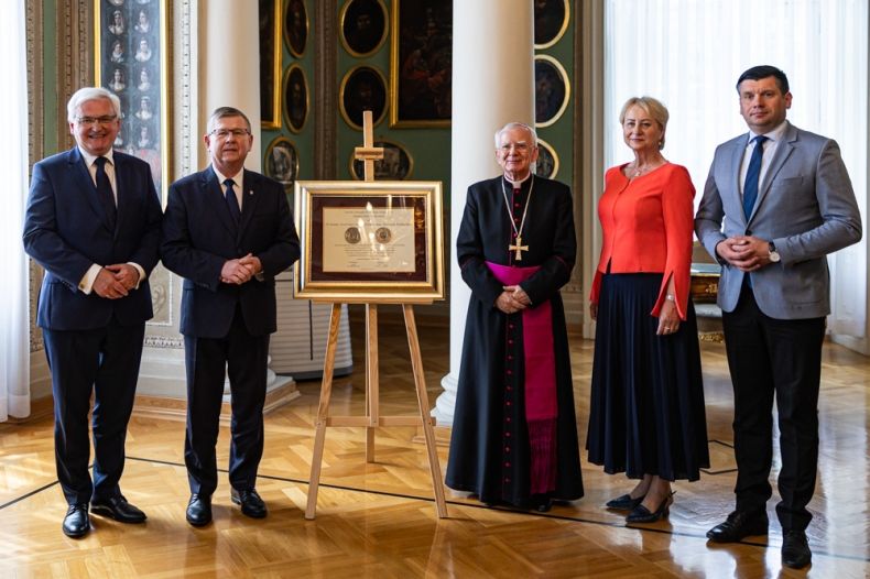 Zarząd Województwa podczas spotkania z arcybiskupem Markiem Jędraszewskim