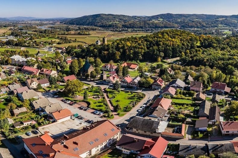 Budynek świetlicy widziany z lotu ptaka