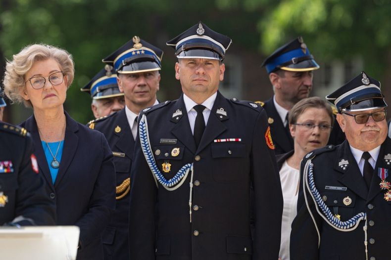 Wicewojewoda Elżbieta Achinger i wicemarszałek Łukasz Smółka.