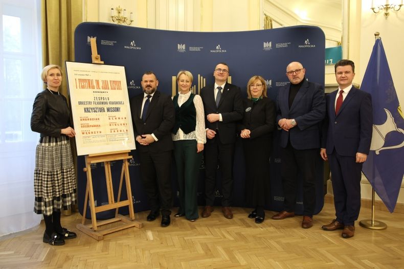 Wspólne zdjęcie uczestników spotkania w Filharmonii Krakowskiej