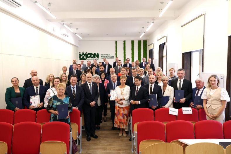 Uroczyste przekazanie umów partnerom projektu "Małopolski Program Wspierania Uczniów"