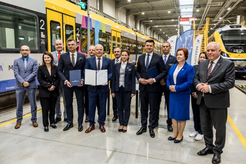 Podpisanie umowy na nowe pociągi