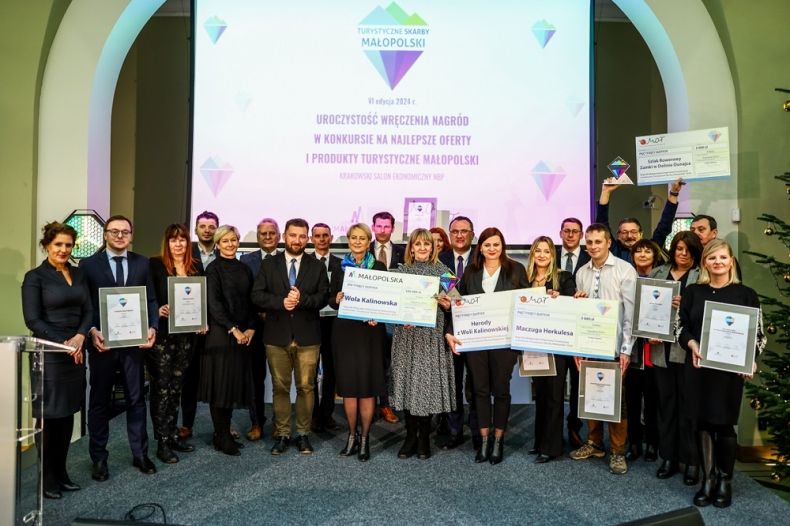 Zdjęcie z gali rozdania nagród w konkursie "Turystyczne Skarby Małopolski"