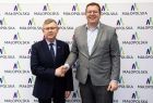 Wicemarszałek Witold Kozłowski i wójt gminy Mucharz.