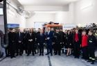 Zdjęcie grupowe strażaków z wicemarszałkiem Witoldem Kozłowskim. 