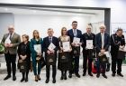 Zdjęcie grupowe z wicemarszałkiem Witoldem Kozłowskim. 