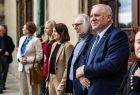 Zdjęcie ze spotkania prezentujące remont konserwatorski bramy wjazdowej oraz wymianę stolarki okiennej w Sali Balowej na Zamku w Wiśniczu.