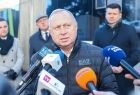 Wójt Grzegorz Kozioł przy mikrofonie.
