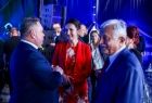 Marta Malec-Lech z zarządu województwa rozmawia z ludźmi.