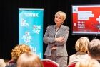 Iwona Gibas w trakcie wystąpienia i dyskusji