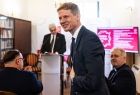 Osoby uczestniczący w uroczystym spotkaniu