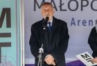 Profesor Jan Tadeusz Duda przy mikrofonie.
