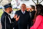 Wicemarszałek Ryszard Pagacz rozmawia z ludźmi.