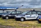 Radiowozy policyjne i śmigłowiec.