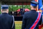 Wicemarszałek Ryszard Pagacz stoi na scenie.