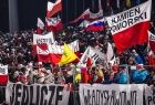flagi Polski z napisami z jakich miast przyjechali kibice