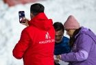 marszałek robi sobie selfie