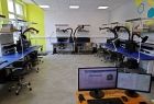 Sala z monitorami.