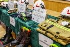 Sprzęt zakupiony dzięki dofinansowaniu. Mundury, hełmy i strażackie buty