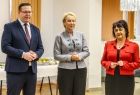 Iwona Gibas z Zarządu Województwa Małopolskiego oraz radna województwa Danuta Kawa podczas spotkania z władzami gminy i strażakami z gminy Mucharz