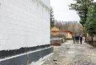Popradzkie Centrum Edukacji Przyrodniczej w budowie. Wizyta wicemarszałka Witolda Kozłowskiego w gminie Rytro 