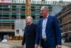 Popradzkie Centrum Edukacji Przyrodniczej w budowie. Wizyta wicemarszałka Witolda Kozłowskiego w gminie Rytro 