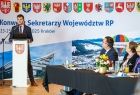 Obrady Konwentu Sekretarzy Województw RP w Krakowie, w Muzeum Lotnictwa Polskiego, który odbył się 24 kwietnia 2025 roku.
