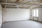 Wizyta wicemarszałka Witolda Kozłowskiego w Zespole Jednostek Edukacyjnych Województwa Małopolskiego na Osiedlu Teatralnym w Krakowie, gdzie ma powstać jedyne w Polsce - Branżowe Centrum Umiejętności w dziedzinie opieki medycznej.