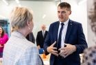 Iwona Gibas z zarządu województwa podczas rozmów ze słowackimi przyjaciółmi 