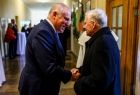 Wicemarszałek Ryszard Pagacz podaje rękę arcybiskupowi.