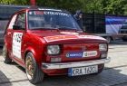 Czerwony Fiat 126p.