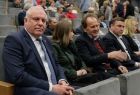 Wicemarszałek Ryszard Pagacz i Wojciech Skruch siedzą na widowni.