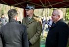 Wicemarszałek Ryszard Pagacz rozmawia z ludźmi.