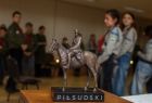 Statuetka Marszałka Piłsudskiego na koniu.