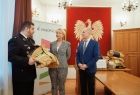Iwona Gibas z Zarządu Województwa Małopolskiego, wójt gminy Przeciszów Tomasz Kosowski oraz komendant Ochotniczej Straży Pożarnej w Przeciszowie