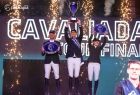 na podium