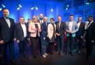 zaproszeni goście w otoczeniu marszałka Łukasza Smółki