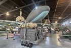 Samolot Li-2 w Hangarze Głównym Muzeum, pod którym znajduje się wystawa czasowa.