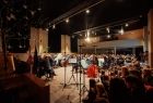 Nowoczesna sala Wiejskiego Domu Kultury w Osieku, gdzie odbywała się uroczystość