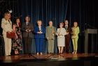 Pamiątkowe zdjęcia z udziałem osób związanych ze szkolną społecznością oraz współpracujących z placówką środowisk i instytucji 