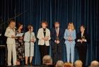 Pamiątkowe zdjęcia z udziałem osób związanych ze szkolną społecznością oraz współpracujących z placówką środowisk i instytucji 