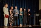 Pamiątkowe zdjęcia z udziałem osób związanych ze szkolną społecznością oraz współpracujących z placówką środowisk i instytucji 