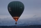 balon o wschodzie słońca