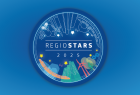 Niebieskie logo RegioStars 2025.