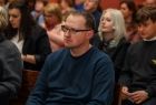 Zdjęcie przedstawia publiczność siedzącą na sali.