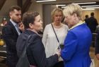 Iwona Gibas z zarządu województwa rozmawia z wiceminister Martą Cienkowską