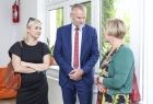 Radne Sylwia Żak-Biesik i Barbara Nowak z dyrektorem szkoły.