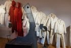 Kostiumy, przedmioty, rzeźby - obiekty teatralne Tadeusza Kantora