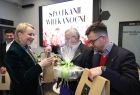 Iwona Gibas z zarządu województwa, poseł Andrzej Adamczyk oraz burmistrz Wolbromia Radosław Kuś