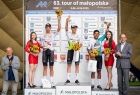 na podium